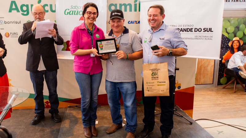Secretário Santini realizou a entrega das premiações na manhã desta quinta (31)