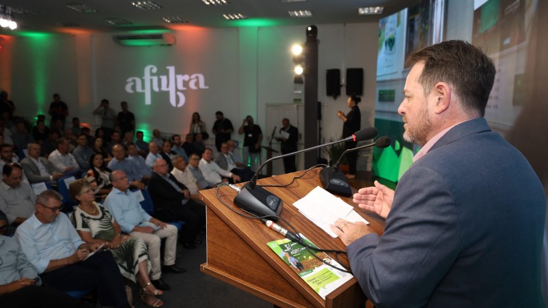 Secretário de Desenvolvimento Rural, Ronaldo Santini, representou o governo do estado no ato