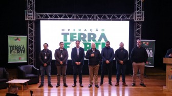 Autoridades perfiladas durante a cerimônia de abertura do evento