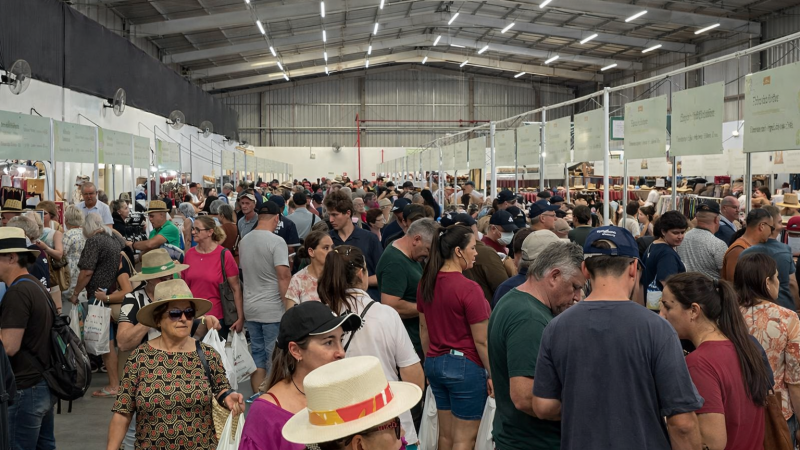 Imagem mostra corredores do Pavilh&atilde;o da Agricultura Familiar da Expoagro Afubra lotados