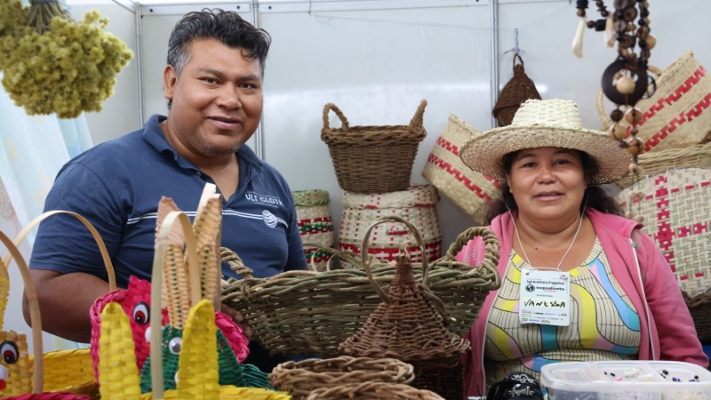 Fam&iacute;lias ind&iacute;genas artes&atilde;s participam da Expodireto Cotrijal em 3 estandes no Pavilh&atilde;o da Agricultura Familiar